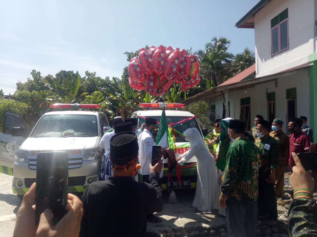 Wakil Bupati Mukomuko Gunting Pita Launching Ambulance NU CARE Lazisnu Kedua